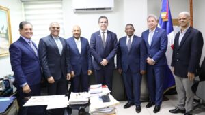 MESCYT recibe visita de Autoridades universitarias de Hungría para posibles acuerdos