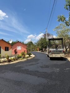 Inician programa de asfaltado en comunidad de Sajanoa de Azua